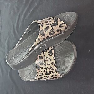 OOFOS cheetah sandle.